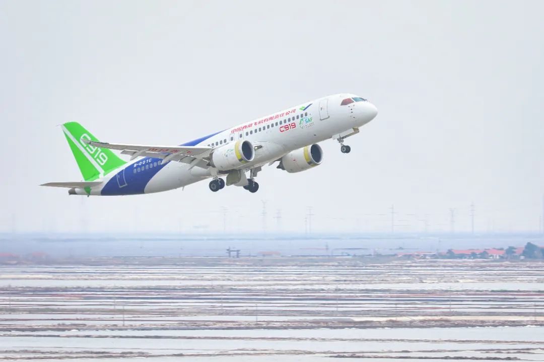 国产商用飞机完成首次加注可持续航空燃料(SAF)演示飞行(图2) 国产商用飞机完成首次加注可持续航空燃料(SAF)演示飞行(图2)